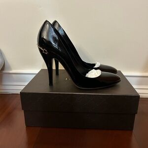Vintage patent leather Gucci pumps. Only worn once, excellent condition.